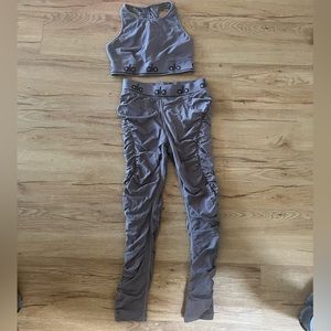 Alo Yoga Matching Legging and Bra Set